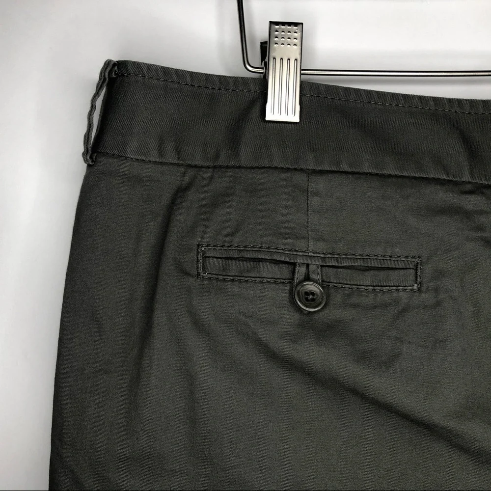 BANANA REPUBLIC women olive green Martin 4” shorts